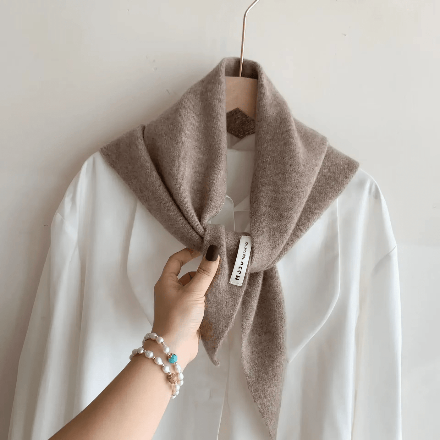 CosyWrap - Écharpe tricotée triangulaire en laine de niche pour les femmes, comme foulard ou écharpe chaude