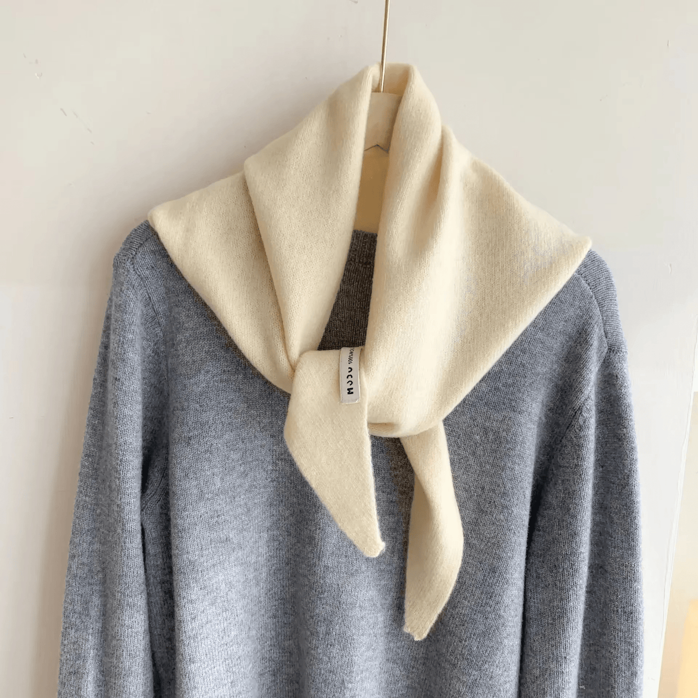 CosyWrap - Écharpe tricotée triangulaire en laine de niche pour les femmes, comme foulard ou écharpe chaude