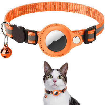 Collier pour chat orange avec support AirTag, clochette et boucle réglable. Accessoire de sécurité pour animaux de compagnie.