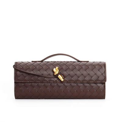 Sac à main en cuir marron tressé avec poignée et fermoir doré, design élégant et moderne, accessoire de mode tendance pour femmes.
