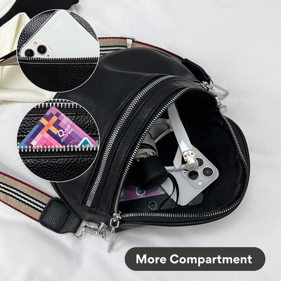 Sac banane noir en cuir avec fermetures éclair, contenant un smartphone, des cartes et des écouteurs. Accessoire mode pratique et tendance.