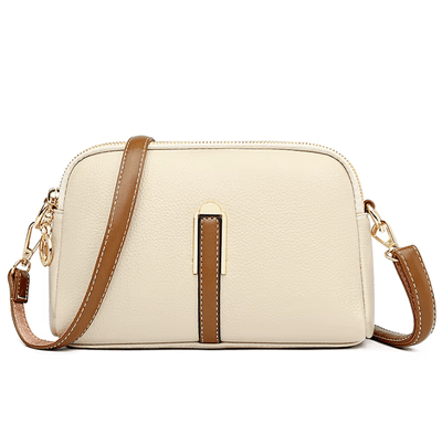 Sac à main en cuir beige avec bandoulière marron, fermeture éclair dorée et détails élégants. Accessoire mode femme chic et tendance.