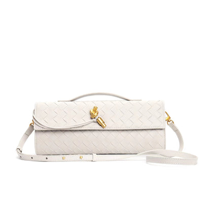 Sac à main blanc tressé en cuir avec bandoulière ajustable et fermoir doré. Élégant et moderne, idéal pour un style chic et sophistiqué.