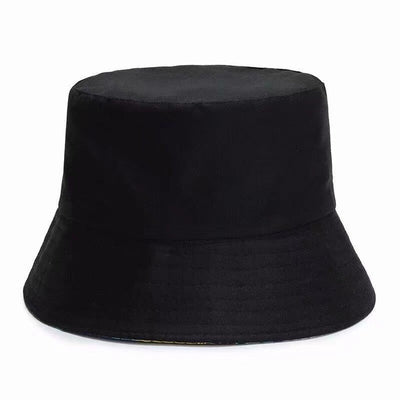 Chapeau bob noir en tissu, design classique et minimaliste, idéal pour la mode urbaine et les tenues décontractées. Accessoire tendance et polyvalent.