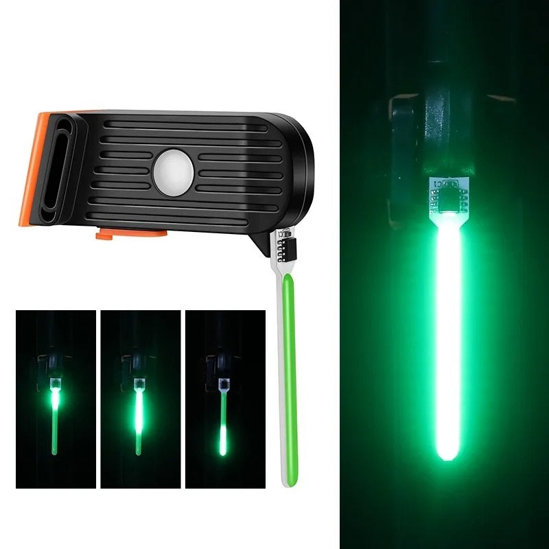 Lampe de camping LED verte, portable et rechargeable, avec support magnétique. Idéale pour l'éclairage extérieur, randonnée et activités nocturnes.