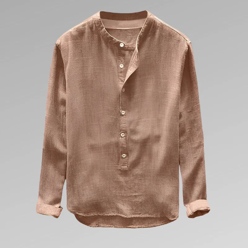 Chemise en lin beige pour homme, col mao, manches longues, boutons blancs, style décontracté, mode masculine élégante et tendance.