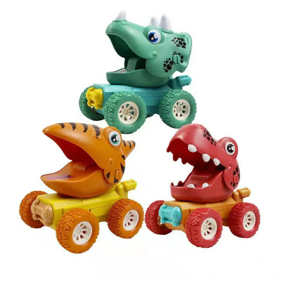 Trois jouets dinosaures colorés sur roues, en plastique, avec des expressions amusantes. Jouets éducatifs pour enfants, dinosaures à roulettes.