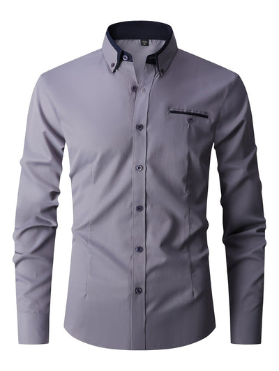 Chemise homme élégante gris clair, manches longues, col classique, poche poitrine, boutons contrastés. Mode masculine, tenue formelle.
