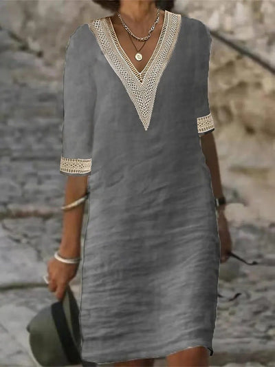 Robe chic en lin mélangé avec col en V et bordures en dentelle