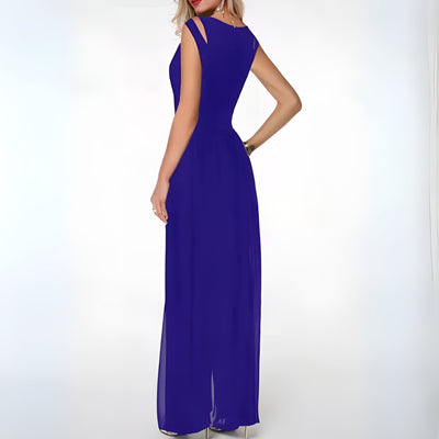 Robe longue bleue élégante pour femme, sans manches, avec fente arrière. Mode soirée chic, tenue de gala, style sophistiqué et moderne.