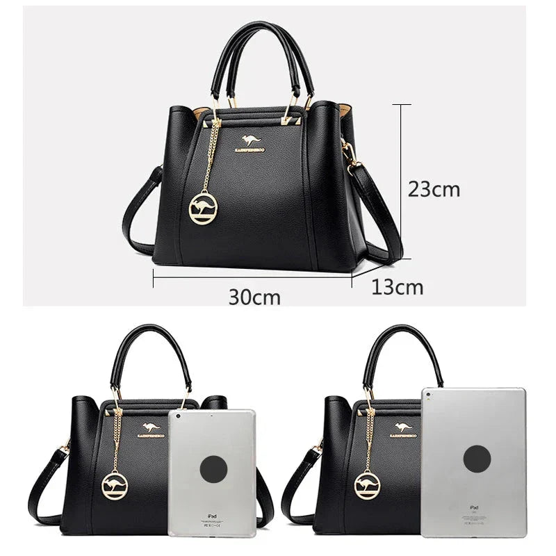 Sac à main noir élégant en cuir avec bandoulière, dimensions 30x13x23 cm, orné d'un pendentif doré. Accessoire mode femme chic et tendance.