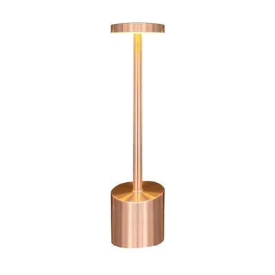 Lampe de table LED en cuivre, design moderne, éclairage d'ambiance, idéale pour salon ou bureau, style minimaliste et élégant.