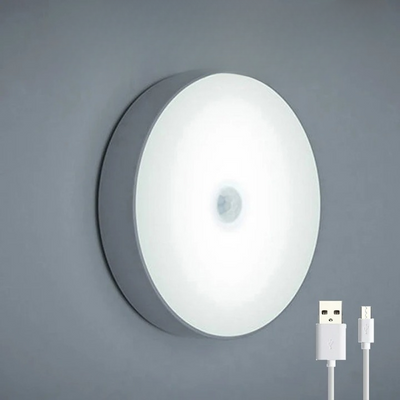 Lampe murale LED ronde avec capteur de mouvement, lumière blanche, design moderne, recharge USB incluse, éclairage intérieur écoénergétique.