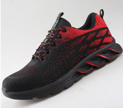 Chaussure de sport noire et rouge, semelle épaisse, design moderne, idéale pour la course. Confort et style pour hommes, tendance 2023.