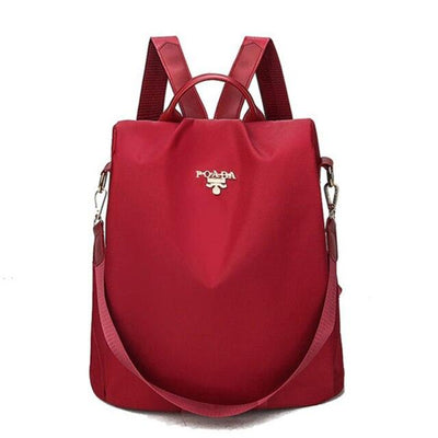 Sac à dos rouge élégant en nylon avec logo doré, bretelles ajustables et bandoulière amovible. Accessoire mode femme tendance et pratique.