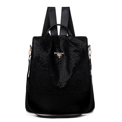 Sac à dos noir en cuir texturé avec bretelles ajustables, logo doré et fermetures éclair, design élégant et moderne pour femmes.