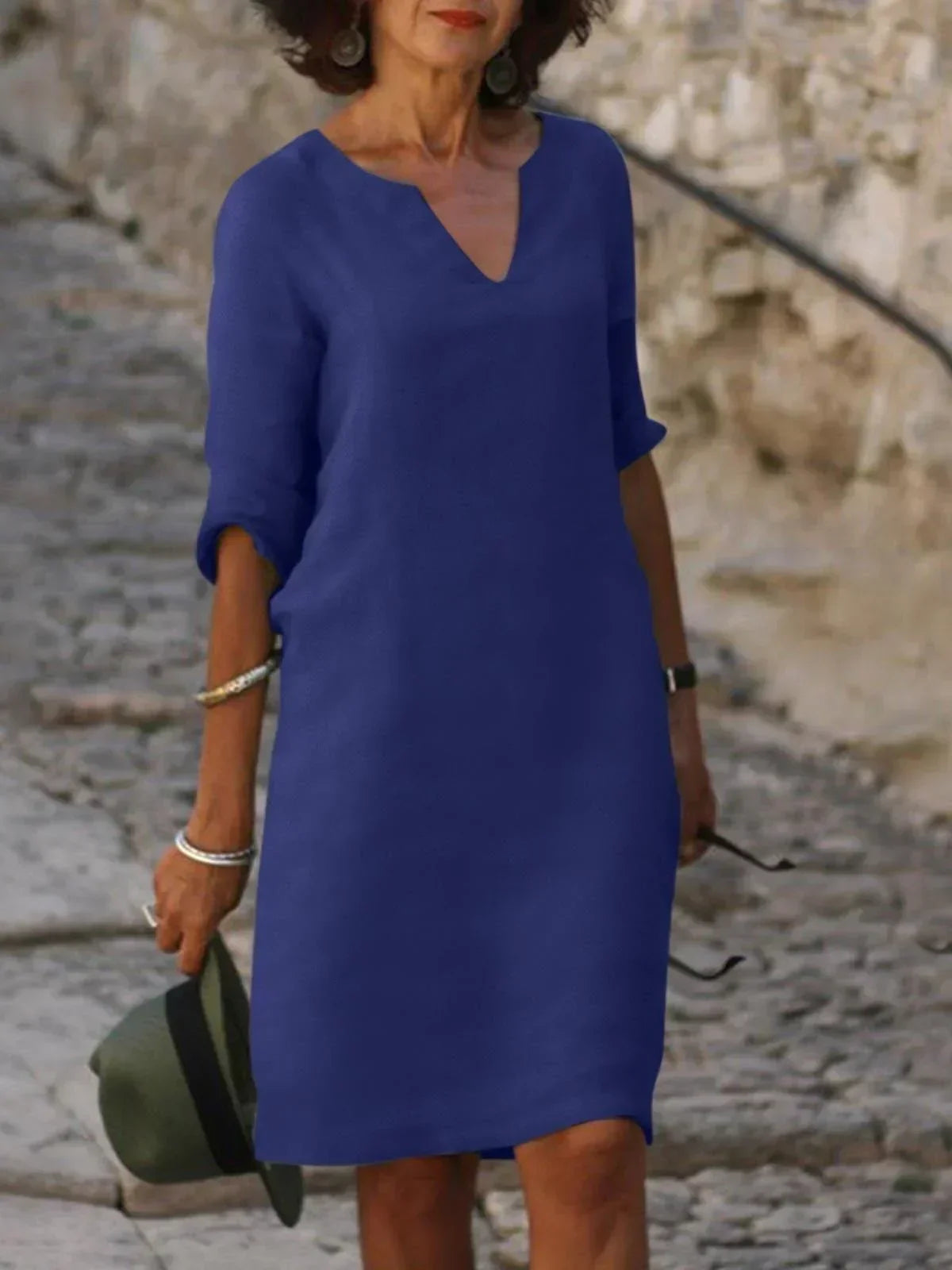 Josette | Robe élégante avec col en V