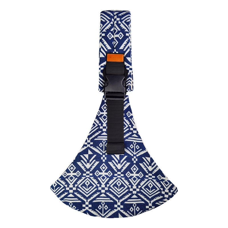 Housse de guitare bleue et blanche avec motifs géométriques, sangle ajustable et boucle noire. Accessoire musical tendance et pratique.