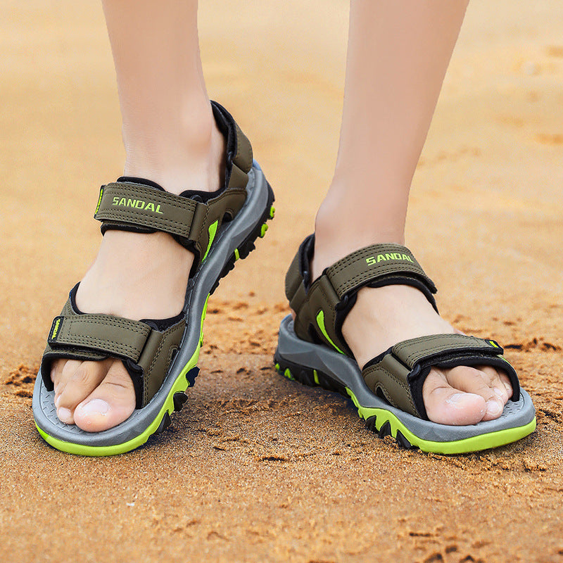Sandales de randonnée pour enfants sur plage, semelles antidérapantes, couleur kaki et vert, confortables et résistantes, idéales pour l'été.